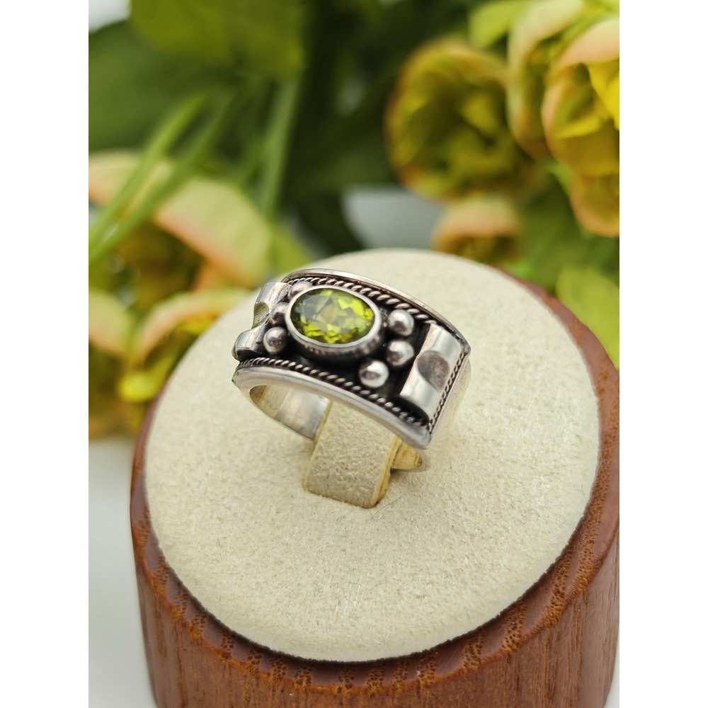 Brutalist Artisan Peridot Ring Womens Size 4 Silver Handmade Modern Gemstone